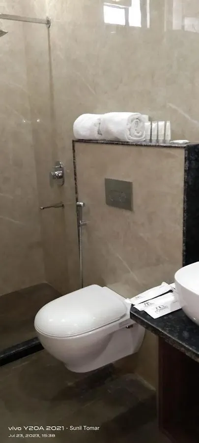 Hhw Buddha Lineage Varanasi Hotel
